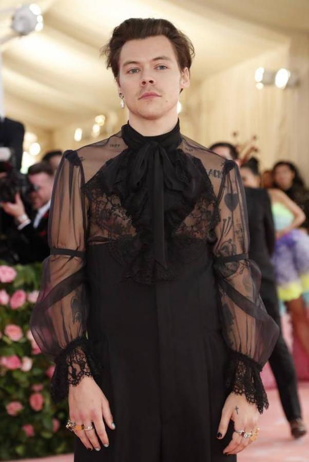 harry styles gala outfit